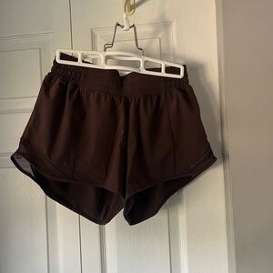 Lululemon Hotty Hot 2.5" high rise shorts